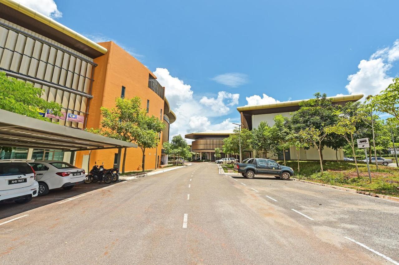 Capital O 90614 Cvia Ummul Hotel Padang Besar Exteriér fotografie