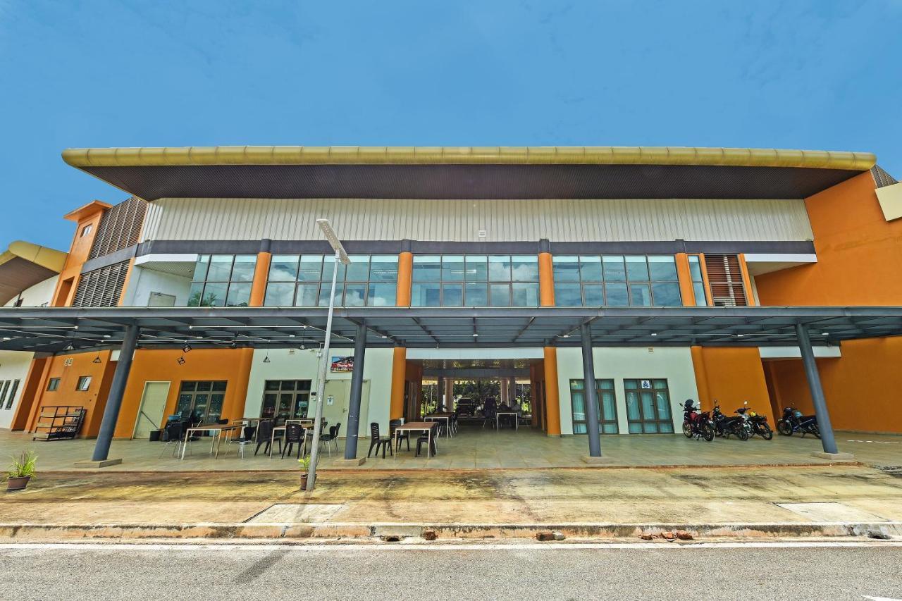 Capital O 90614 Cvia Ummul Hotel Padang Besar Exteriér fotografie