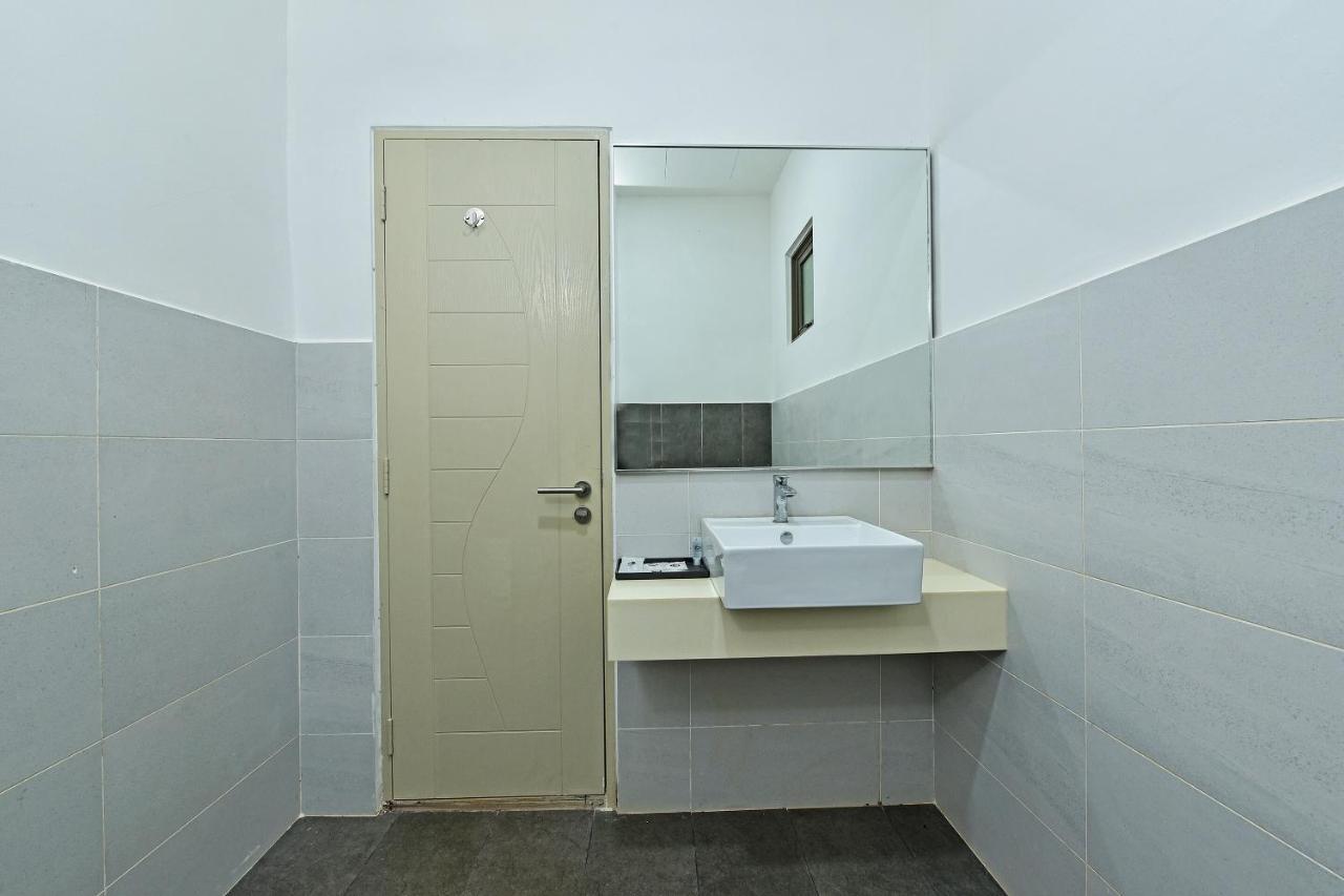 Capital O 90614 Cvia Ummul Hotel Padang Besar Exteriér fotografie